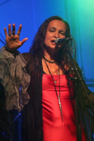 IMG_7170.JPG - Qntal aus München vereinen mittelalterliches Instrumentarium mit moderner Elektronik. So bekommt die Folklore aus mehreren Jahrhunderten einen neuen Reiz.