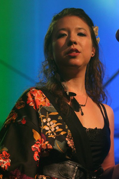 IMG_7171.JPG - Qntal aus München vereinen mittelalterliches Instrumentarium mit moderner Elektronik. So bekommt die Folklore aus mehreren Jahrhunderten einen neuen Reiz.