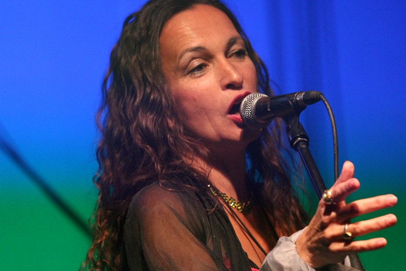 IMG_7182.JPG - Qntal aus München vereinen mittelalterliches Instrumentarium mit moderner Elektronik. So bekommt die Folklore aus mehreren Jahrhunderten einen neuen Reiz.