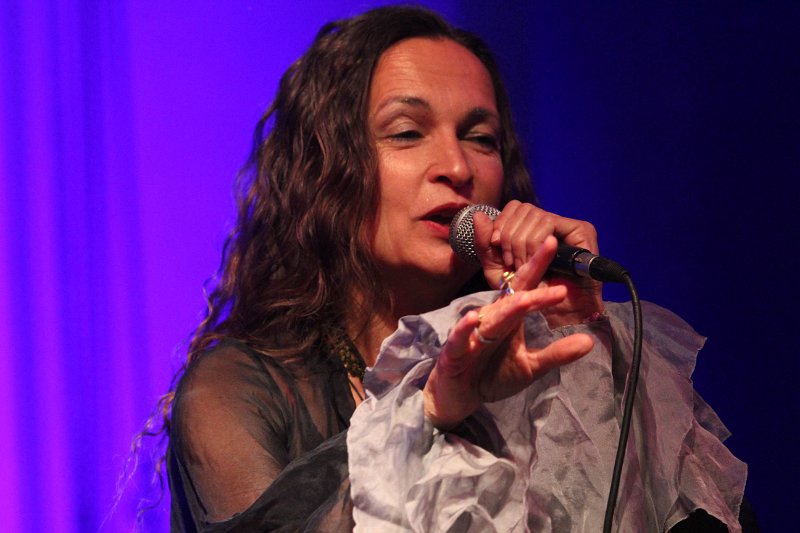 IMG_7254.JPG - Qntal aus München vereinen mittelalterliches Instrumentarium mit moderner Elektronik. So bekommt die Folklore aus mehreren Jahrhunderten einen neuen Reiz.