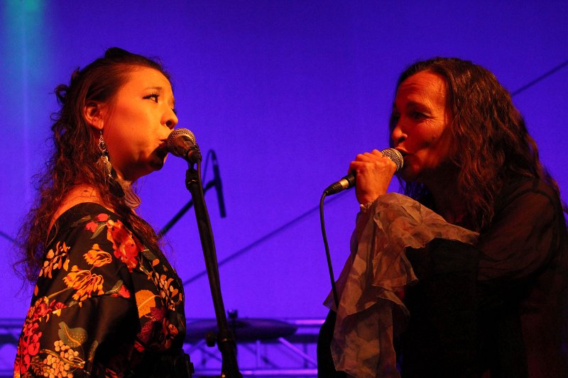 IMG_7267.JPG - Qntal aus München vereinen mittelalterliches Instrumentarium mit moderner Elektronik. So bekommt die Folklore aus mehreren Jahrhunderten einen neuen Reiz.