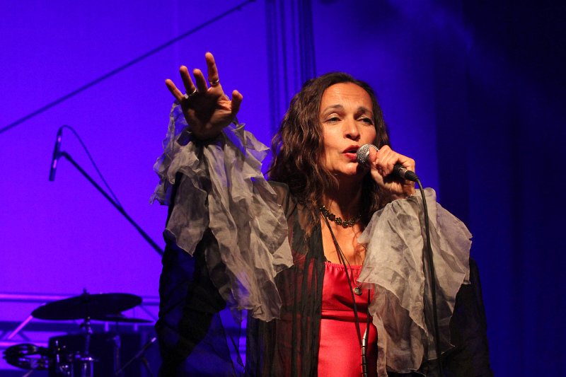 IMG_7318.JPG - Qntal aus München vereinen mittelalterliches Instrumentarium mit moderner Elektronik. So bekommt die Folklore aus mehreren Jahrhunderten einen neuen Reiz.