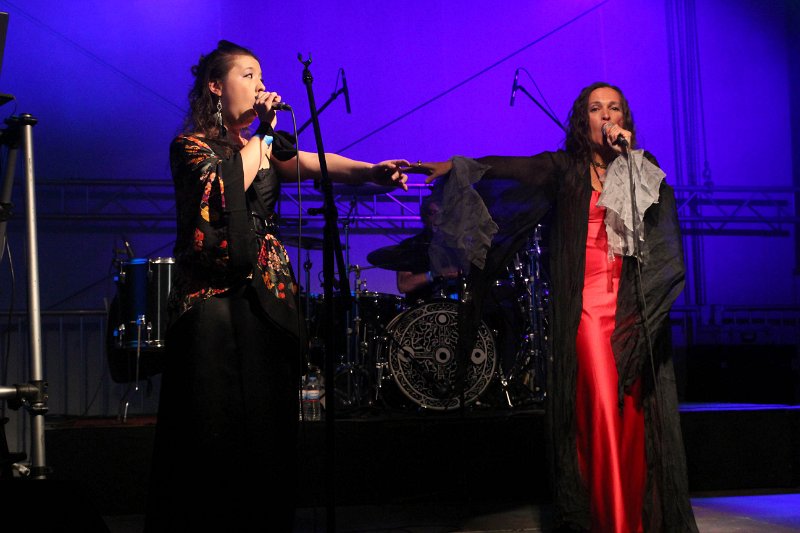 IMG_7333.JPG - Qntal aus München vereinen mittelalterliches Instrumentarium mit moderner Elektronik. So bekommt die Folklore aus mehreren Jahrhunderten einen neuen Reiz.