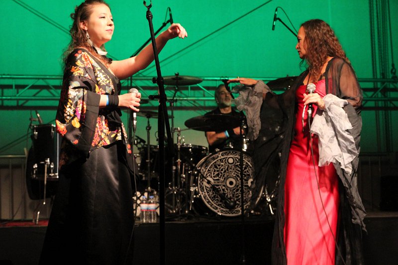 IMG_7362.JPG - Qntal aus München vereinen mittelalterliches Instrumentarium mit moderner Elektronik. So bekommt die Folklore aus mehreren Jahrhunderten einen neuen Reiz.