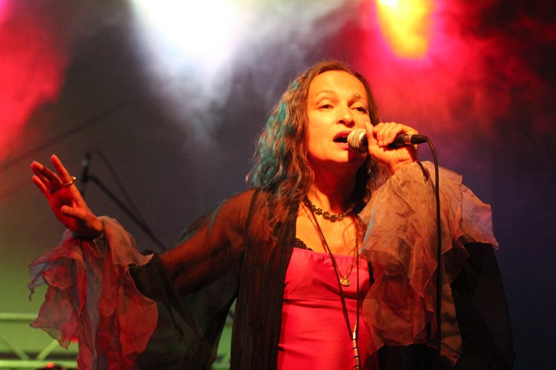 IMG_7408.JPG - Qntal aus München vereinen mittelalterliches Instrumentarium mit moderner Elektronik. So bekommt die Folklore aus mehreren Jahrhunderten einen neuen Reiz.