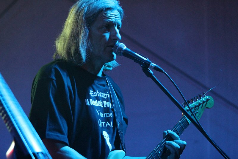 IMG_7440.JPG - Qntal aus München vereinen mittelalterliches Instrumentarium mit moderner Elektronik. So bekommt die Folklore aus mehreren Jahrhunderten einen neuen Reiz.