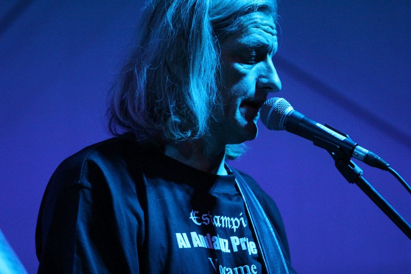 IMG_7454.JPG - Qntal aus München vereinen mittelalterliches Instrumentarium mit moderner Elektronik. So bekommt die Folklore aus mehreren Jahrhunderten einen neuen Reiz.