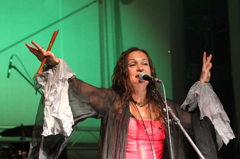 IMG_7521.JPG - Qntal aus München vereinen mittelalterliches Instrumentarium mit moderner Elektronik. So bekommt die Folklore aus mehreren Jahrhunderten einen neuen Reiz.