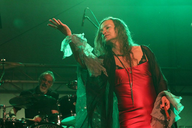 IMG_7545.JPG - Qntal aus München vereinen mittelalterliches Instrumentarium mit moderner Elektronik. So bekommt die Folklore aus mehreren Jahrhunderten einen neuen Reiz.