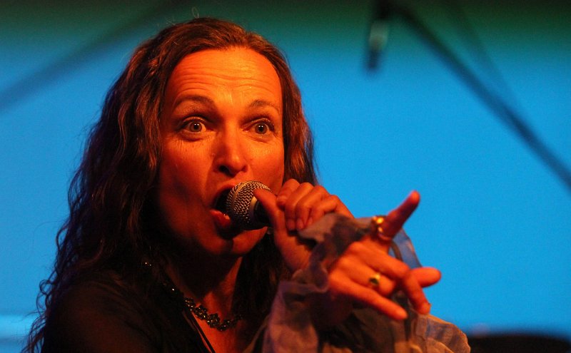 IMG_7572a.jpg - Qntal aus München vereinen mittelalterliches Instrumentarium mit moderner Elektronik. So bekommt die Folklore aus mehreren Jahrhunderten einen neuen Reiz.