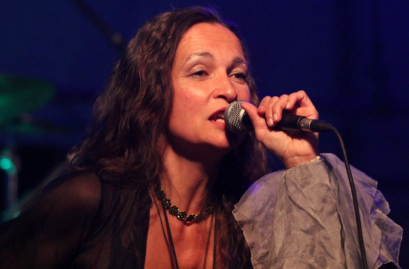 IMG_7591a.jpg - Qntal aus München vereinen mittelalterliches Instrumentarium mit moderner Elektronik. So bekommt die Folklore aus mehreren Jahrhunderten einen neuen Reiz.