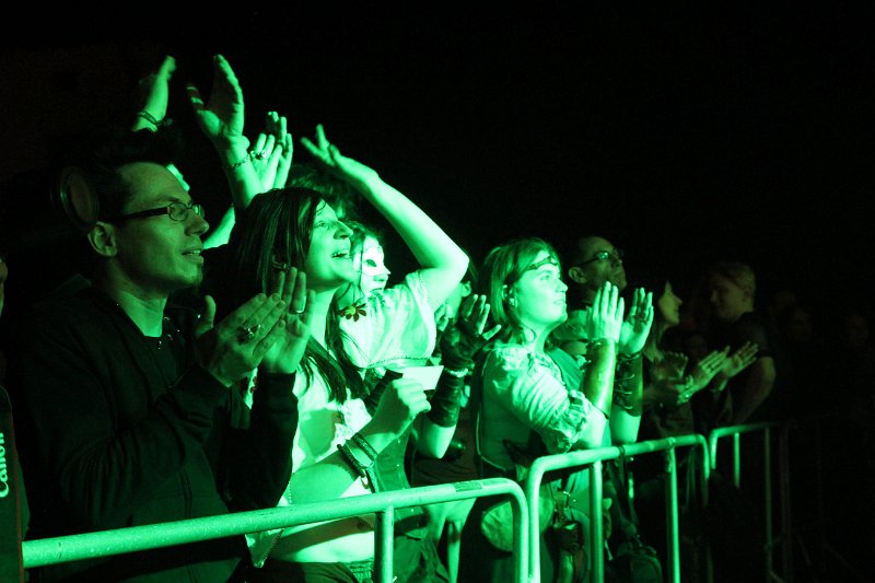 IMG_7623.JPG - Qntal aus München vereinen mittelalterliches Instrumentarium mit moderner Elektronik. So bekommt die Folklore aus mehreren Jahrhunderten einen neuen Reiz.