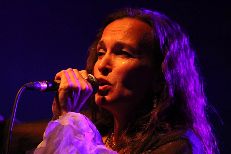 IMG_7673.JPG - Qntal aus München vereinen mittelalterliches Instrumentarium mit moderner Elektronik. So bekommt die Folklore aus mehreren Jahrhunderten einen neuen Reiz.