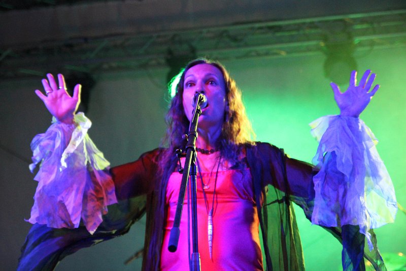 IMG_7701.JPG - Qntal aus München vereinen mittelalterliches Instrumentarium mit moderner Elektronik. So bekommt die Folklore aus mehreren Jahrhunderten einen neuen Reiz.