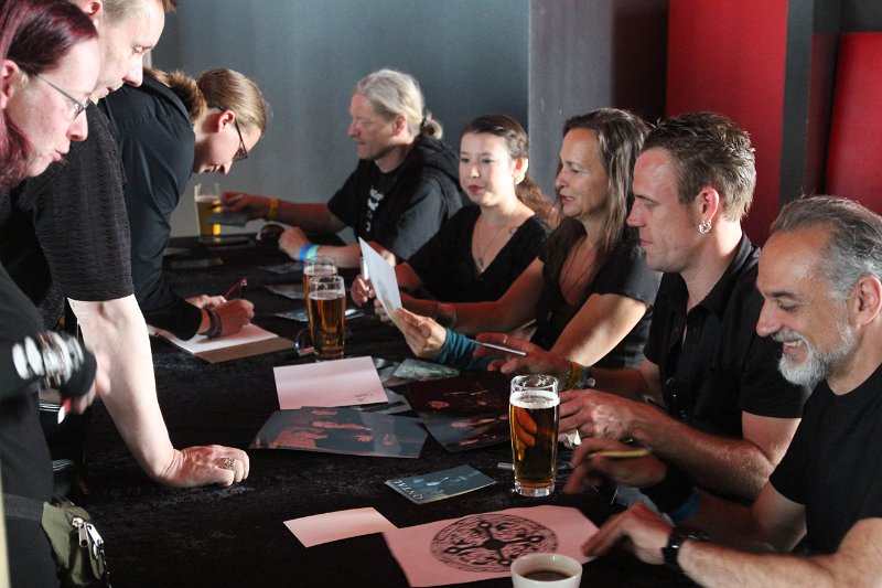 IMG_7782.JPG - Autogrammstunde im Cinestar mit Qntal